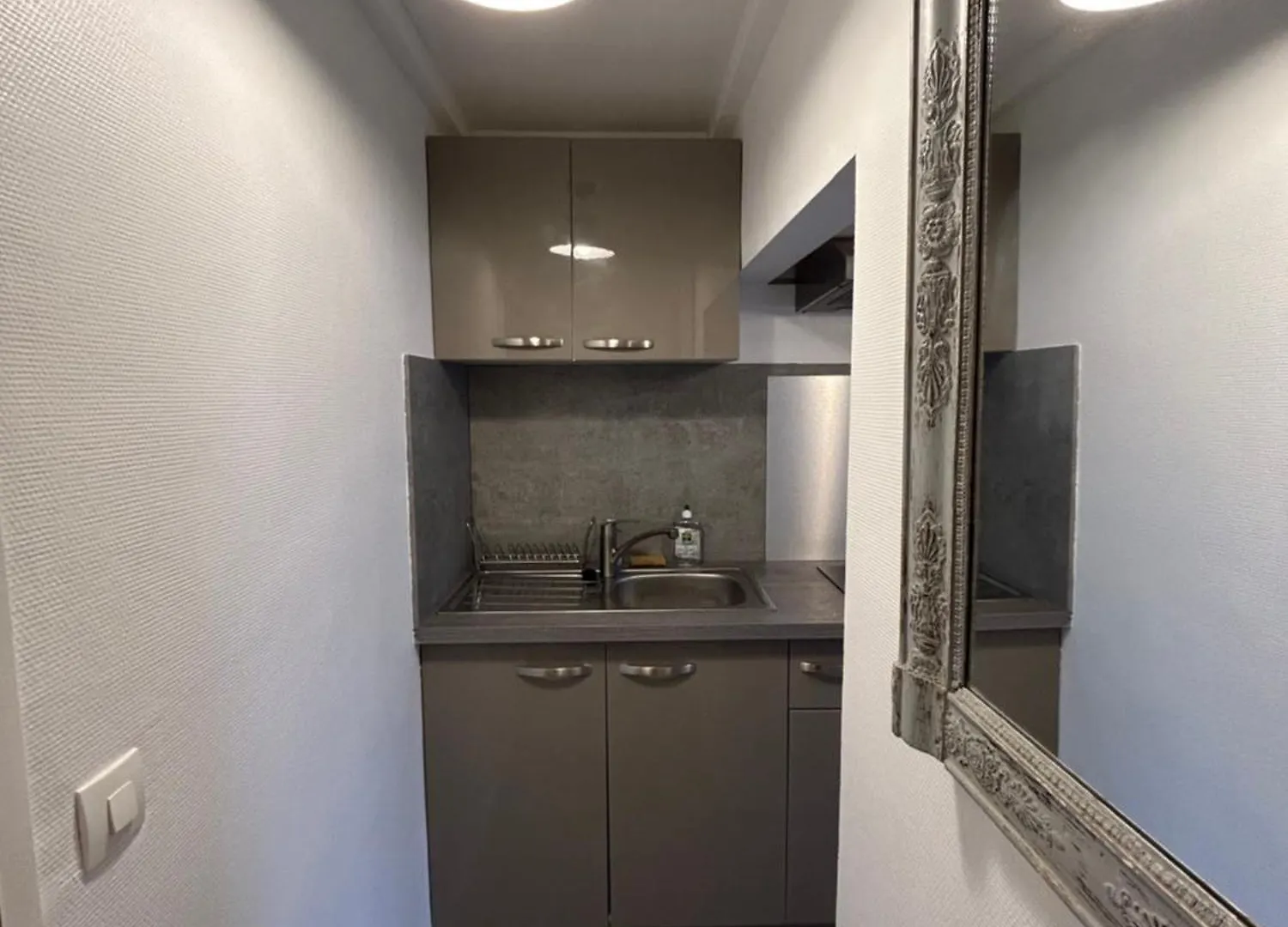 Appartement Studio De Charme Donnant Sur Jardin Arbore Dans Le Calme Absolu Parijs